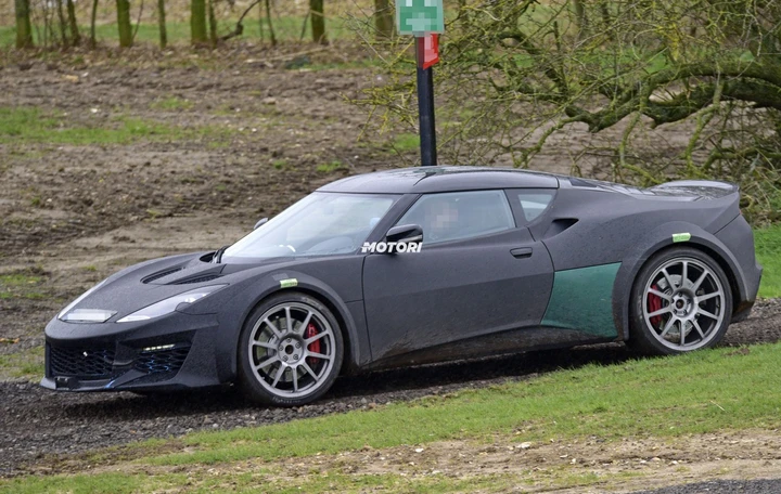 Nuova Lotus Esprit: le foto spia