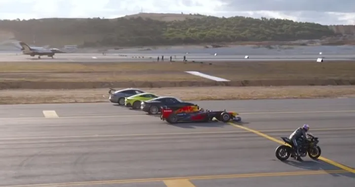Moto, auto, F1, jet e caccia, tutti insieme in una gara di accelerazione: chi ha vinto? Ecco il video