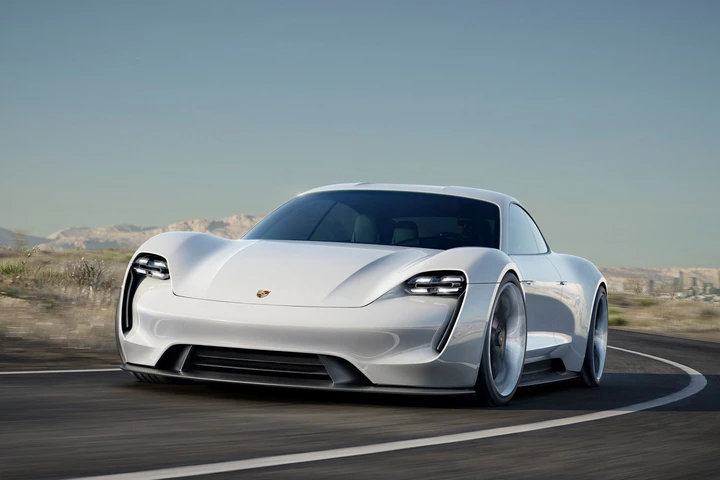 Porsche Mission E Concept: le immagini ufficiali