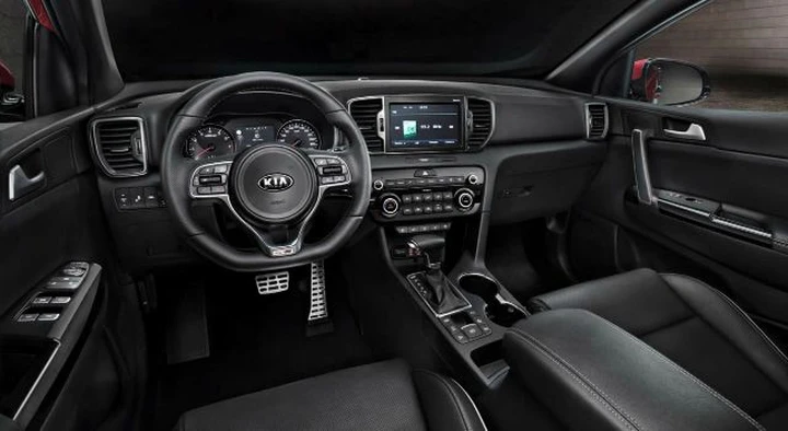 Nuova Kia Sportage 2016: le foto degli interni