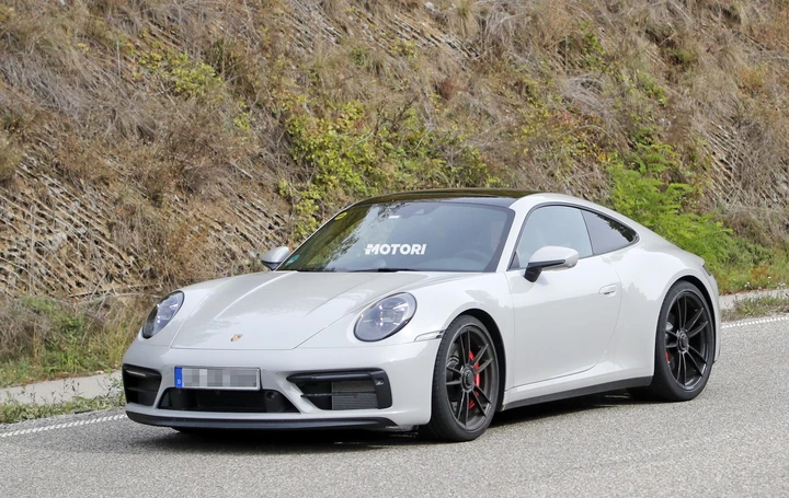 Nuova Porsche 911 GTS: le foto spia