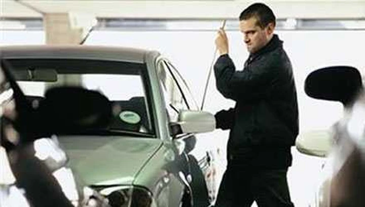 Auto rubate in cambio di droga: 13 arresti