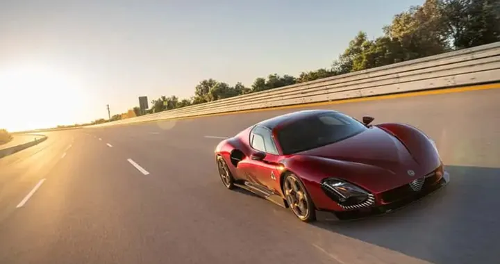 Alfa Romeo 33 Stradale: pronte le consegne della fuoriserie da 333 km/h