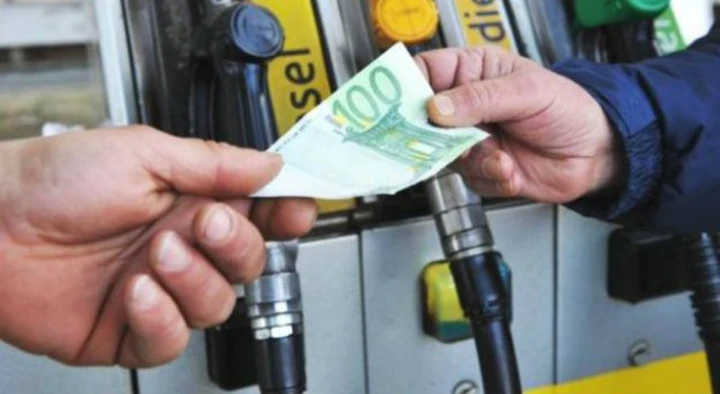 Carburanti: nuovi aumenti in vista delle vacanze