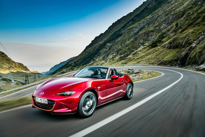 La nuova Mazda MX-5 sulla Transfagarasan Road: divertimento allo stato puro