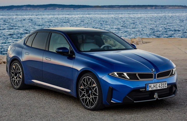 BMW Serie 3 cambia tutto: elettrica da 469 CV e 912 km