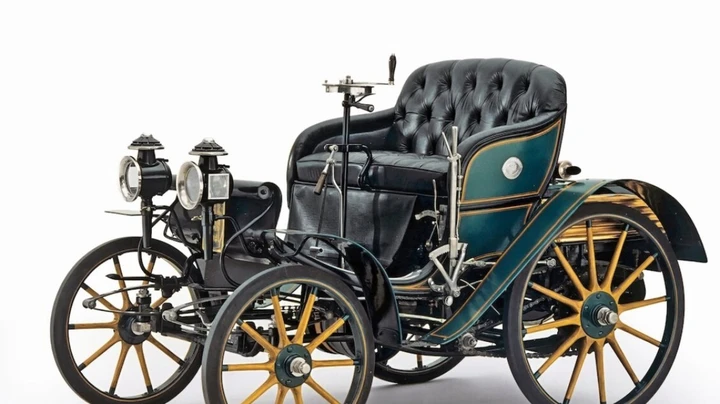 Opel, la nuova sfida elettrica 125 anni dopo la prima vittoria