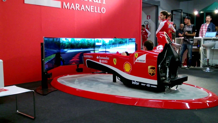 A Milano arrivano i simulatori Ferrari