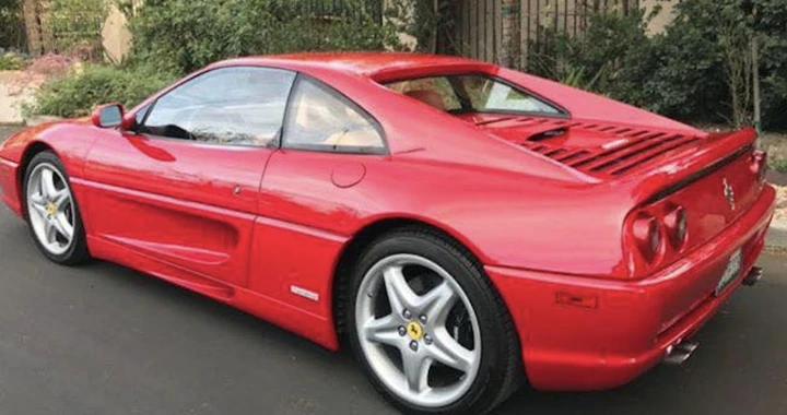 La deludente Ferrari F355 GTS senza motore di Maranello: l'eresia