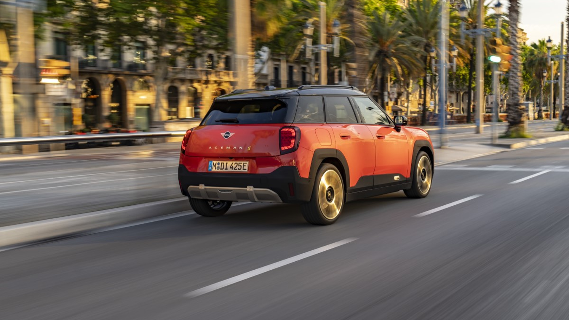 mini-aceman-elettrica-a-cinque-porte-strizza-l-occhio-ai-crossover