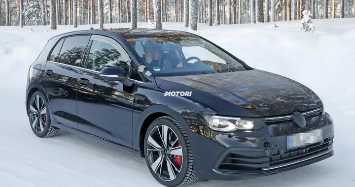 Volkswagen Golf GTI TCR: le foto spia