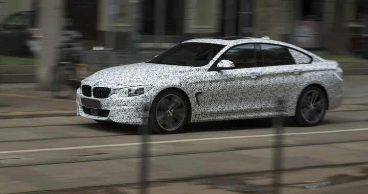 BMW camuffate in giro per Milano: il mistero invade il web