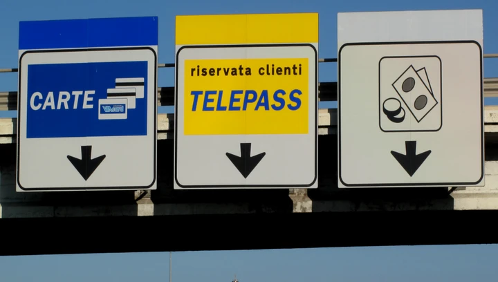 Telepass: con i nuovi servizi si potranno pagare rifornimenti, multe e molto altro