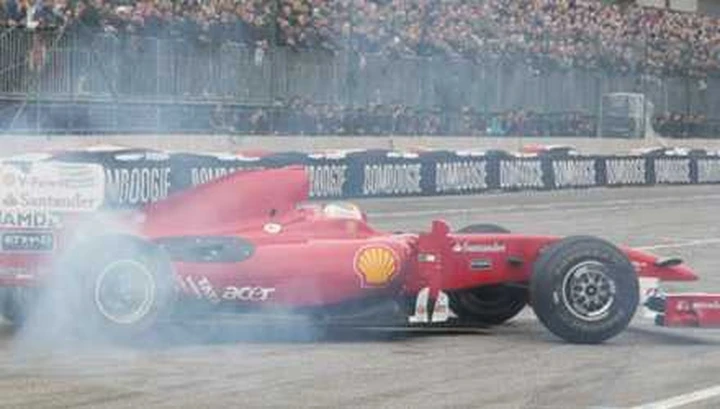 Motor Show, il primo giorno si tinge di Rosso Ferrari