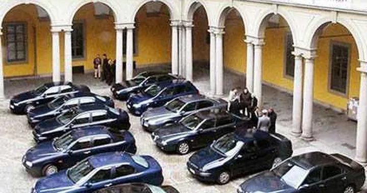 Auto blu, immunità per chi le guida