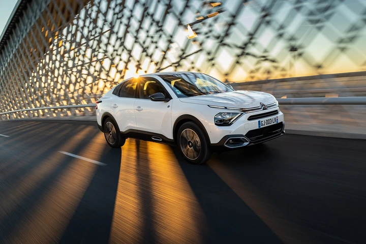 Citroën ë-C4 X: grande risultato nel test dei 1.000 km