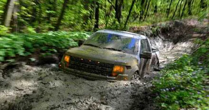 Ford F-150 Raptor a suo agio su ogni fondo