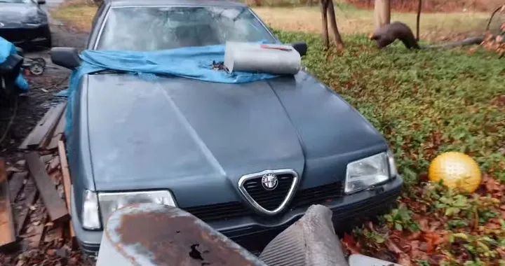 Alfa Romeo e altre auto abbandonate in un villa misteriosa negli USA
