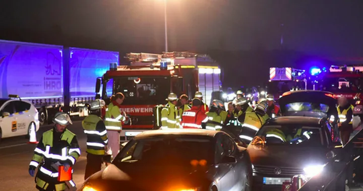 Sacrifica la sua Tesla per salvare un automobilista colto da malore