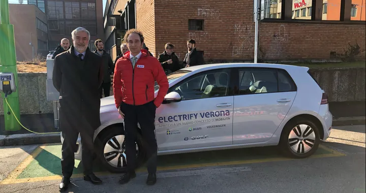Electrify Verona: installati i primi pali intelligenti per la ricarica veloce