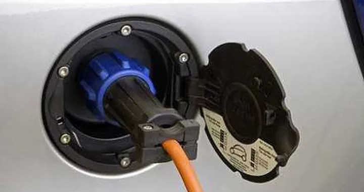 Auto elettriche: entro il 2017 uno standard di ricarica