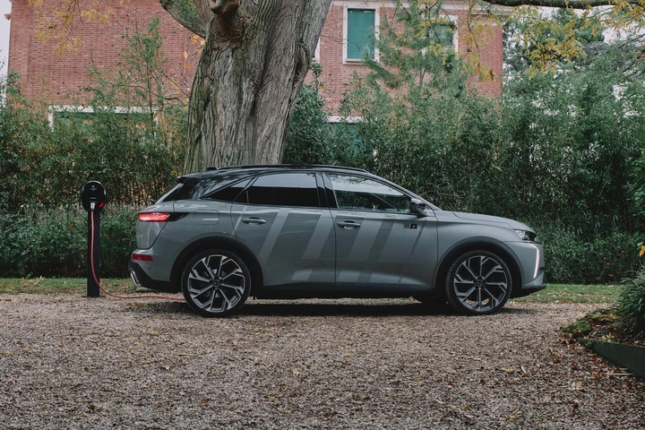 DS 7 E-Tense 4x4 360