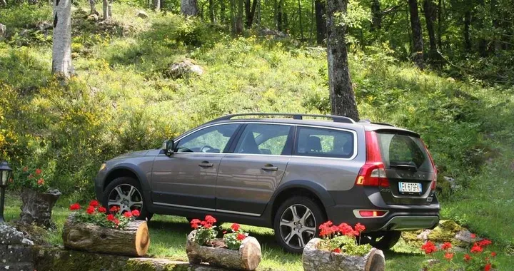 Volvo XC70 D5 AWD Summum: la prova su strada