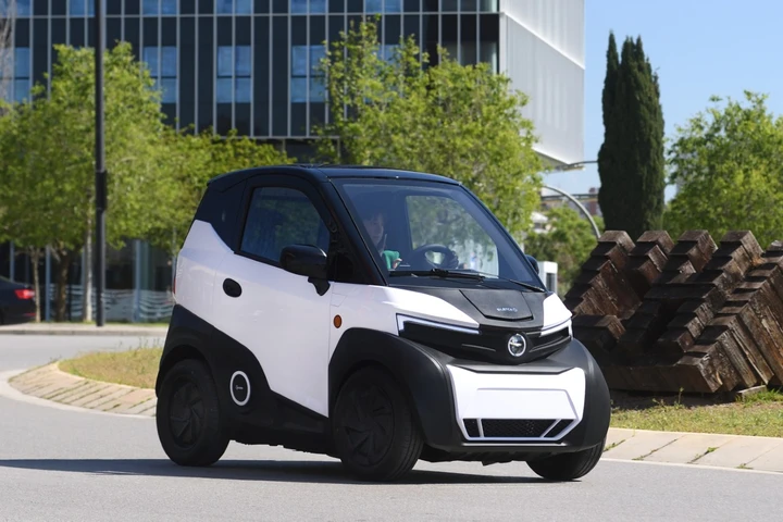 Nissan lancia le Nanocar Silence S04: veicoli elettrici leggeri e compatti per la città