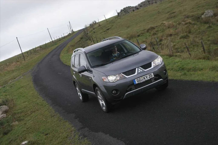 Mitsubishi Outlander Model Year 2009