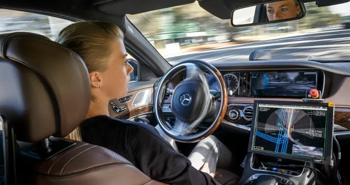 Mercedes a guida autonoma: l'abitacolo del futuro