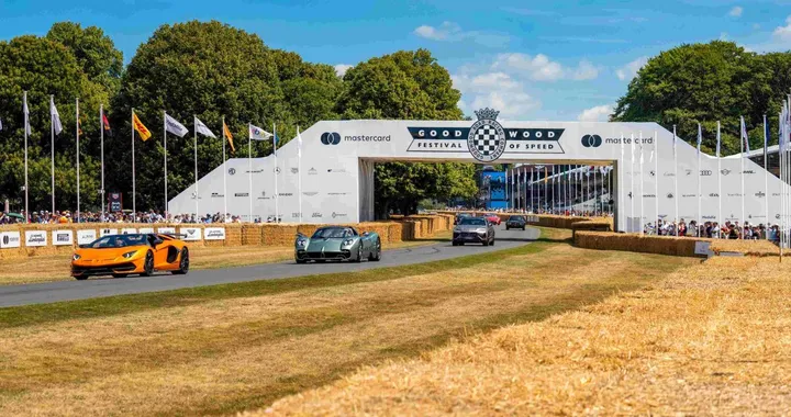 Debutto della quinta generazione P Zero in una parata da 10.000 CV a Goodwood