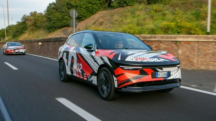 Zeekr sfida l'autonomia elettrica: 4.158 km in un giorno