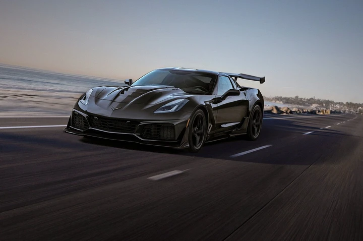 Chevrolet Corvette ZR1 2018: tutti i segreti delle versioni coupé e convertible