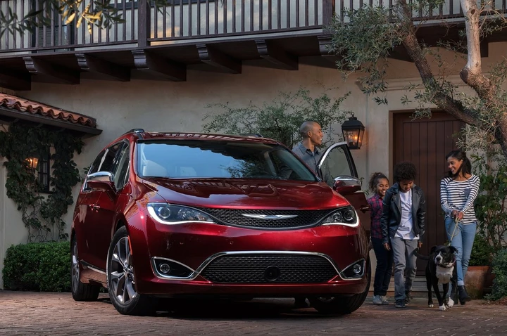 Chrysler Pacifica: le immagini ufficiali