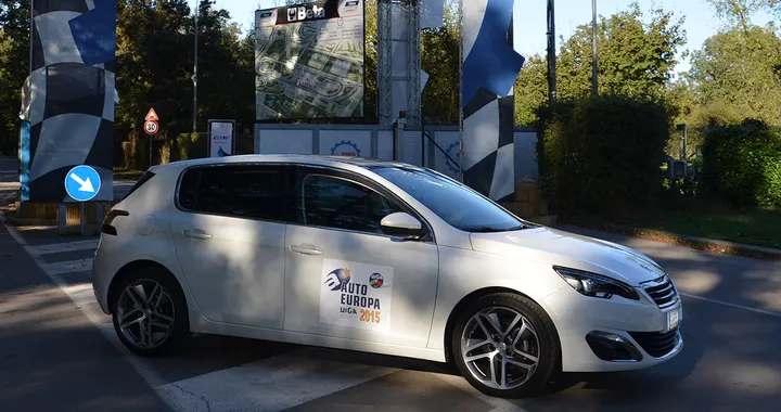 Peugeot 308 conquista il premio Auto Europa 2015