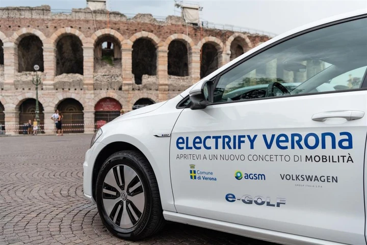 Auto elettriche: a Verona 14 nuove colonnine di ricarica