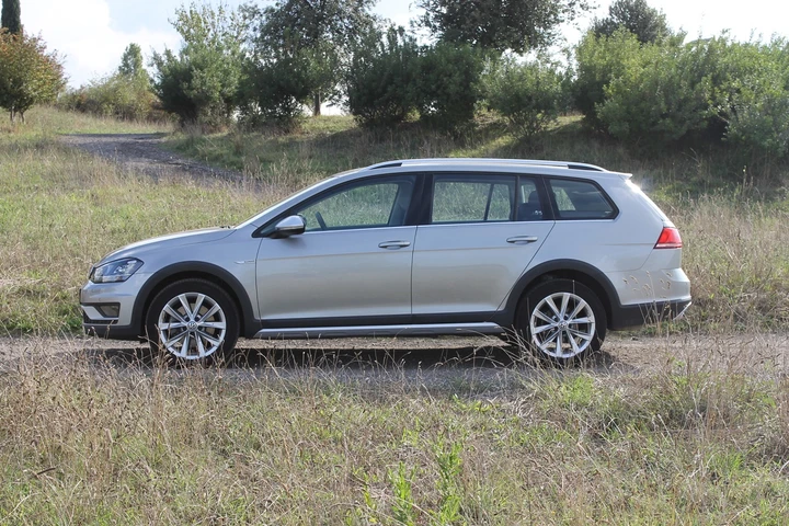 Volkswagen Golf Variant Alltrack 2.0 TDI 184 4MOT DSG: la prova su strada