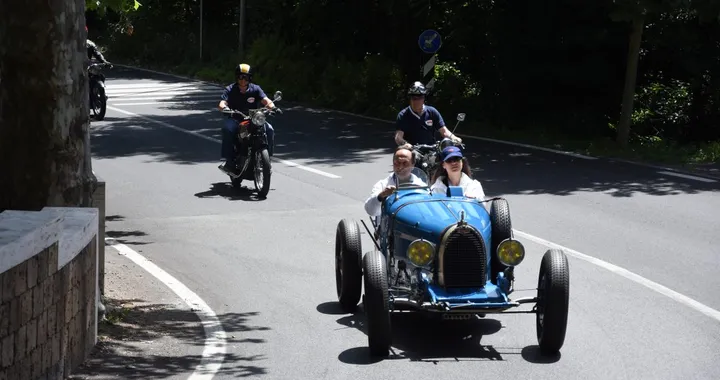 Una Bugatti Tipo 35 sullo storico tracciato del Reale Premio Roma