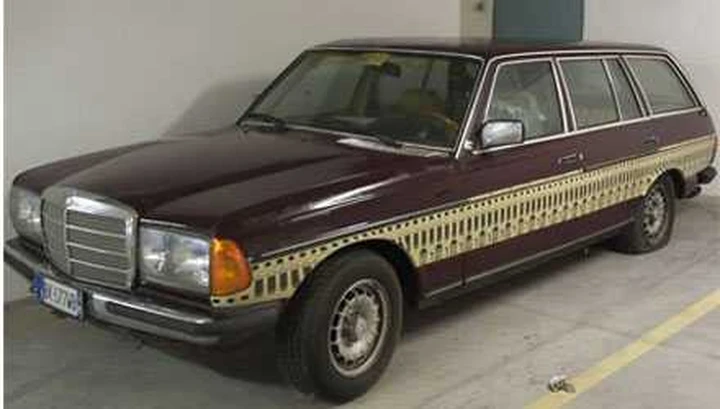 All'asta su Ebay una Mercedes 280 TE decorata da Fornasetti