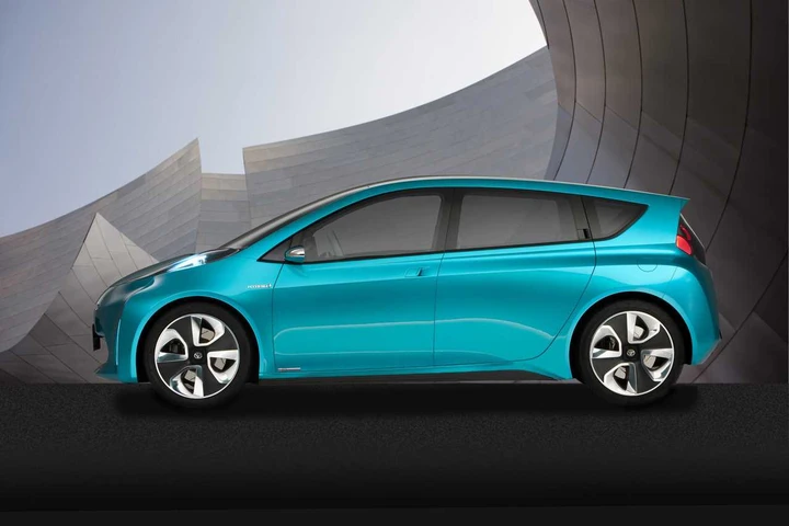 Toyota Aqua: piccola e ibrida