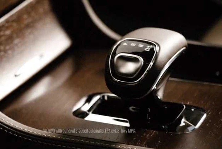 Chrysler 300C 2012, arriva l'automatico a 8 marce