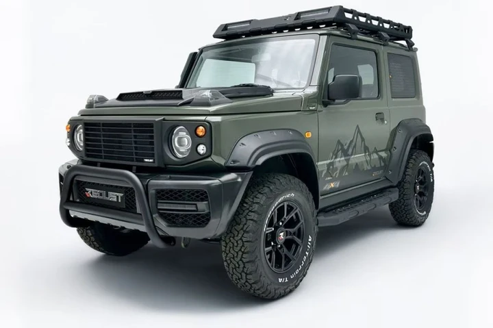 Quando la Jimny sogna in grande: stile Defender, anima giapponese