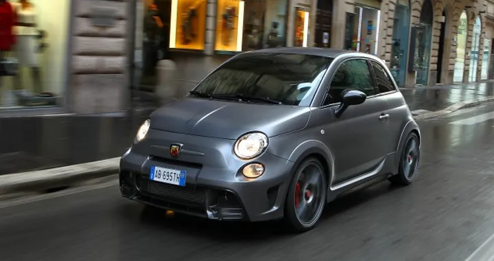 Abarth 695 biposto: prezzi a partire da 39.000 euro