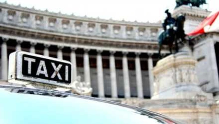 Tariffe gonfiate per andare in ospedale: denuciato tassista romano