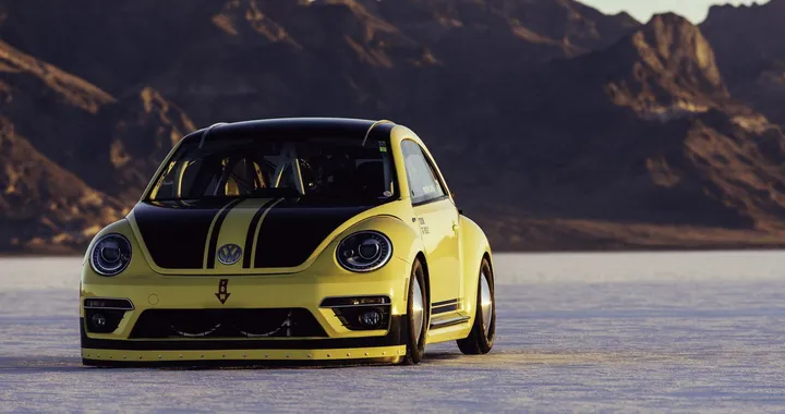 Volkswagen Beetle LSR, record di 330 km/h a Bonneville