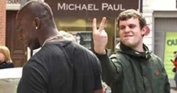 Balotelli graffia la Maserati (appena riparata) e viene deriso