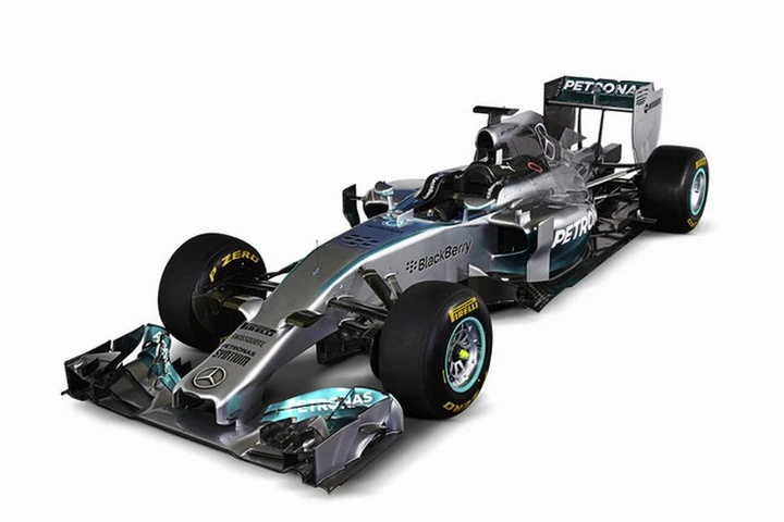 Mercedes W05: si svela in pista
