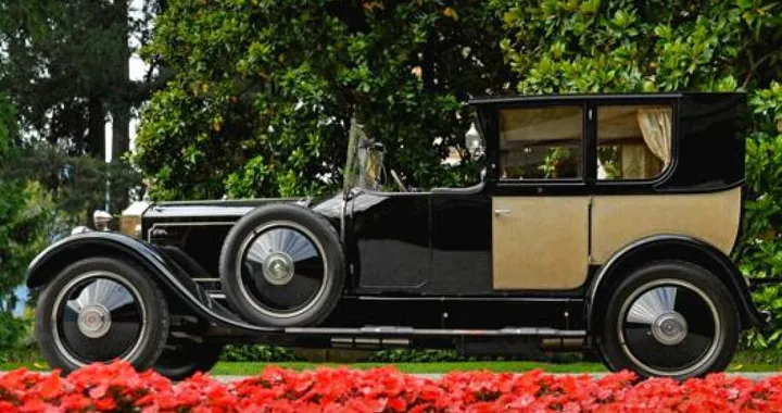Rolls-Royce Phantom a Goodwood, 100 anni di lusso in movimento