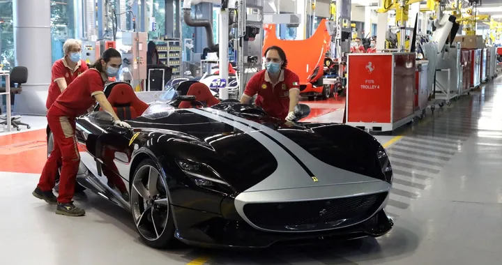 Ferrari: riparte la produzione a Maranello