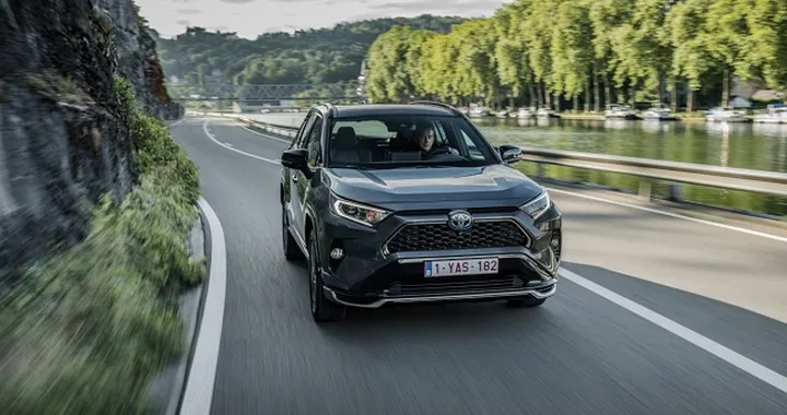 Toyota Rav4 Hybrid Plug-in: caratteristiche, dotazioni, batterie, autonomia